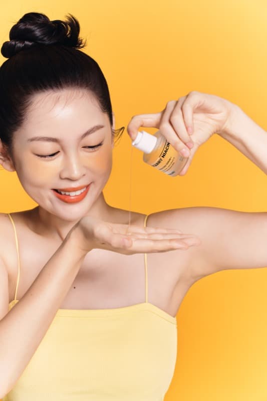 Model applying serum